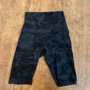 Lululemon high-rise align 8” shorts. never worn